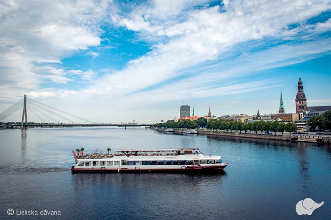 Rīgas panorāmas reiss ar kuģīti "Vecrīga"